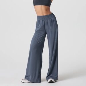 Vuori Villa Wideleg pant in Smoke XL